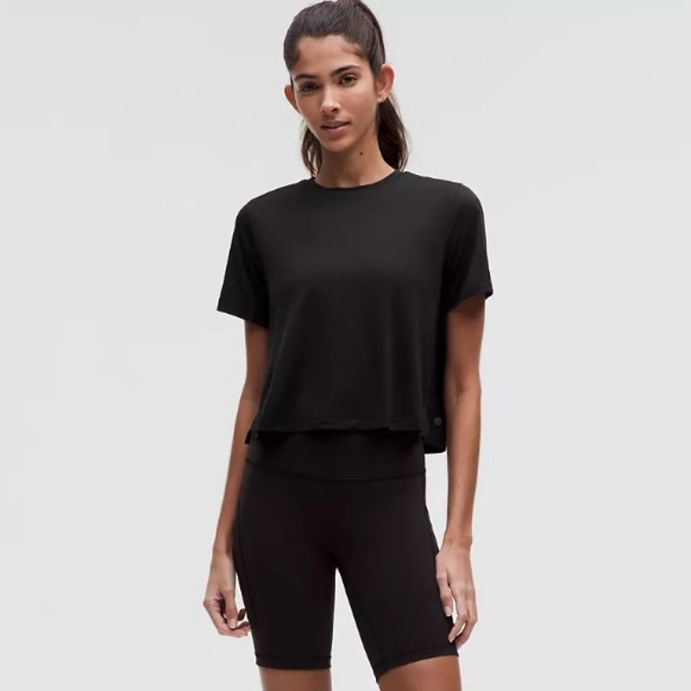lululemon athletica Black Short Sleeve Cropped Tee